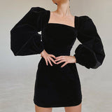 Black puff sleeves velvet dress.